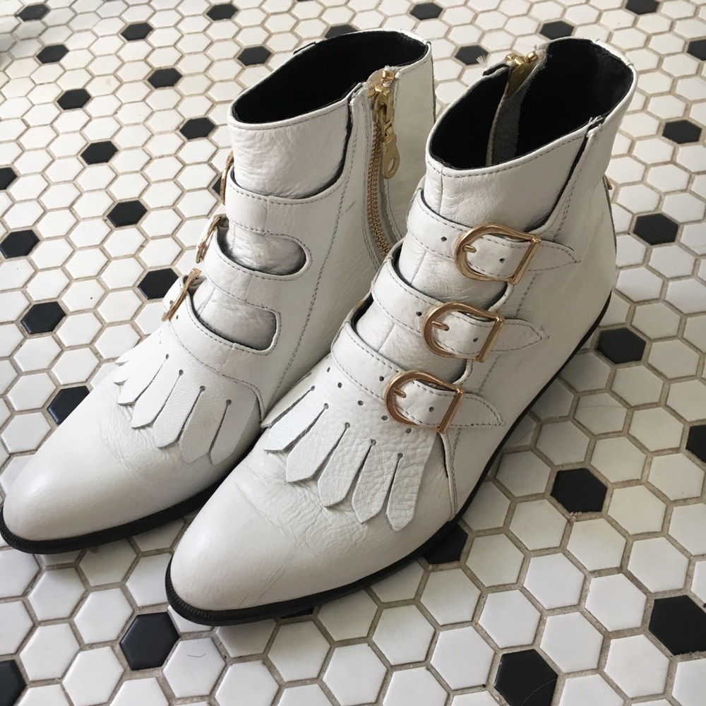 Modern Vice White JETT Classic Buckle Ankle boot